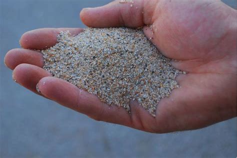 Quarzsand – Ein unverzichtbarer Werkstoff für die Glasherstellung und Silikonproduktion!